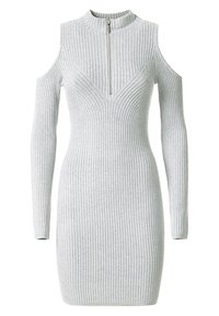 Robe grise à côtes avec un col haut, des manches longues et des épaules dénudées. Elle présente une fermeture éclair à l'avant et une silhouette ajustée.