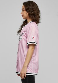 Karl Kani KK VARSITY PINSTRIPE BASEBALL - Camicia - pink white