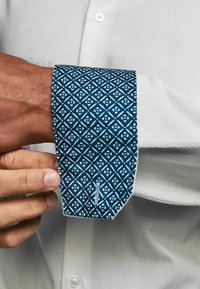 Next TEXTURED TRIMMED SINGLE CUFF - Cămașă - white