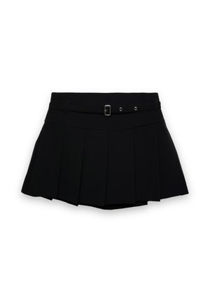 Minigonna nera plissettata con cintura e fibbia argento, mostrata stesa su sfondo bianco.