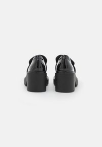 Monki Slip-ins - black