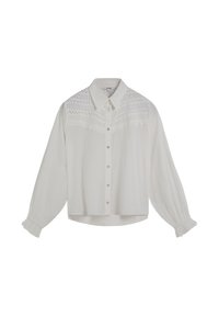Blusa blanca con un frente abotonado, cuello estructurado y un intrincado panel de encaje en el pecho. Presenta mangas largas y vaporosas con puños fruncidos.