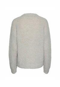 Lichtgrijze gebreide trui met een gestructureerde afwerking, dikke ribbels aan de mouwen en onderrand. Voorzien van een ronde halslijn en een losse pasvorm.