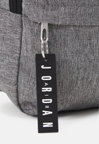Jordan JAN AIR MINI BACKPACK UNISEX - Mochila - grey