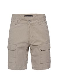 Shorts cargo beige de algodón con frente plano, múltiples bolsillos laterales y cierre de botón. Presenta un ajuste regular y detalles en costura.