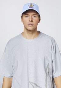 Chiemsee MIT MESH UND STITCHINGS - Cap - blue