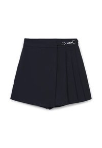 Shorts plissés bleu marine en tissu lisse, dotés d'une boucle argentée sur la taille et d'un design ajusté.