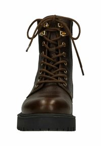 Bruine leren enkellaars met gouden oogjes, gestructureerd oppervlak, bruine veters en een zwarte rubberen zool. Ronde neus en stevig ontwerp.