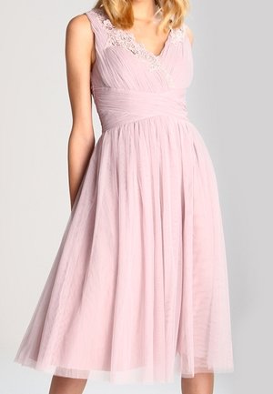 Koktejlové šaty / šaty na párty - light pink