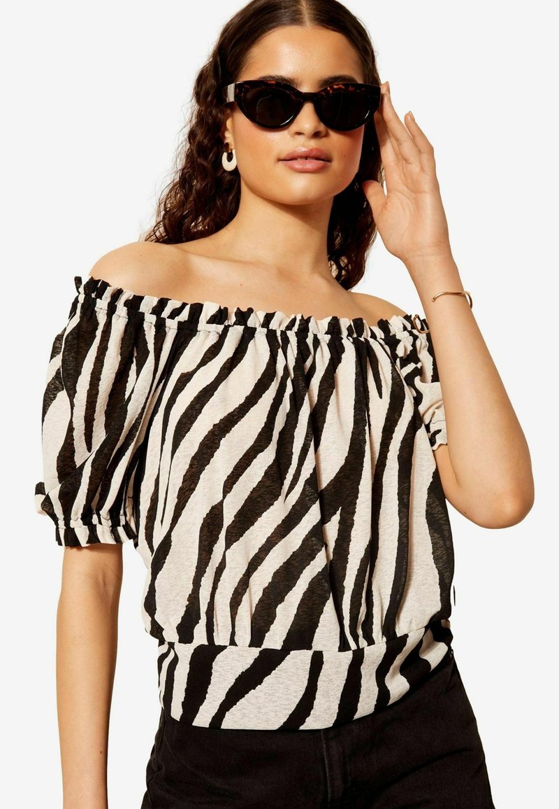 Friends Like These ZEBRA BARDOT REGULAR FIT - Nyomott mintás póló - black white zebra