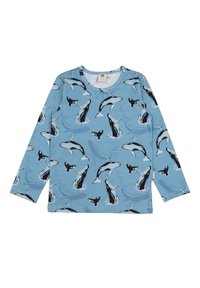 Langärmliges Hemd aus hellblauem Stoff mit einem Muster von schwarz-weißen Walen und Wasserakzenten, Rundhalsausschnitt und lockerer Passform.