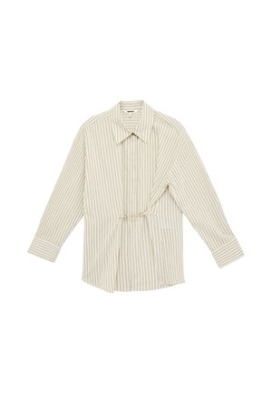 Chemise beige à manches longues avec boutons, rayures verticales marron, col pointu et détail à cordon ajustable à la taille.
