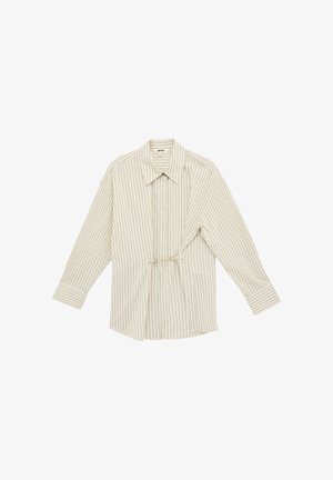 Beige overhemd met lange mouwen en verticale bruine strepen, puntige kraag en verstelbaar trekkoorddetail bij de taille.