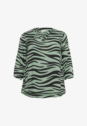 Zelená blúzka s čiernym zebrovým pruhom, V-výstrihom a trojštvrťovými rukávmi s elastickými manžetami. Hladká, ľahká látka.
