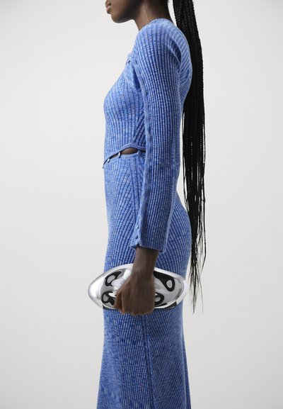 Cult Gaia THE CALDERA - Clutch - shiny silver coloured