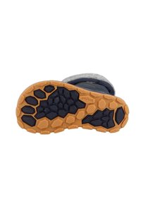 Gumowa podeszwa z teksturowanym wzorem, z ciemnoniebieską cholewką, szarym wyściółką i kontrastującą, tanową podeszwą. Zaprojektowane z myślą o przyczepności i stabilności.
