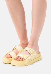 Buffalo EVE SOL - Mulas - vanilla