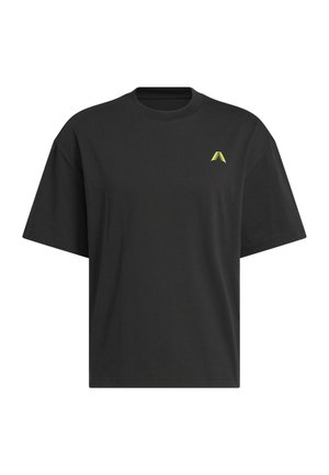 T-shirt in cotone nero con vestibilità rilassata, colletto rotondo e maniche corte. Presenta un piccolo logo giallo sul lato sinistro del petto.