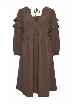 Braunes langärmeliges Kleid mit V-Ausschnitt, geraffter Taille, gestuften Rüschendetails an den Ärmeln und einer Bindung am Rückenausschnitt.