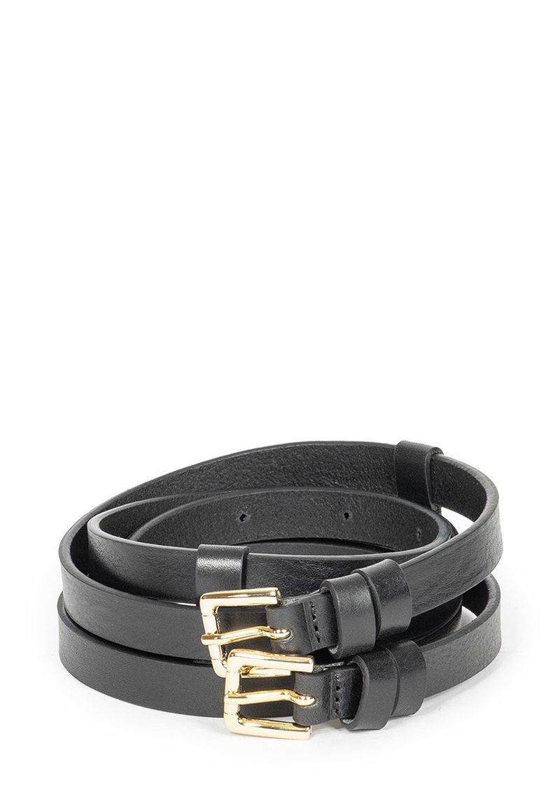 Czarny skórzany pasek z dwoma złotymi klamrami, charakteryzujący się gładką teksturą i prostym wzornictwem. Pasek jest zwinięty w celu prezentacji.