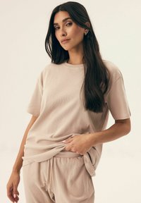 Henderson NILSA SET piaskowy