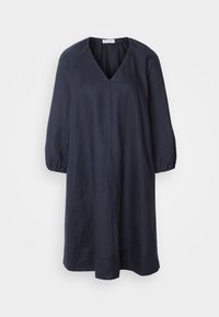 Robe bleu marine foncé longueur genou avec manches longues bouffantes et encolure en V, présentée sur un fond clair uni.