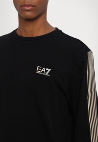 EA7 Emporio Armani FELPA - Ikdienas džemperis - black