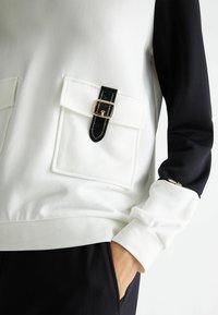LIU JO WITH POCKETS - Športni pulover - white