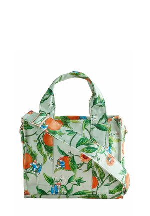 Borsa floreale in tessuto verde chiaro, con frutti arancioni e dettagli blu. Include manici superiori e una tracolla removibile.