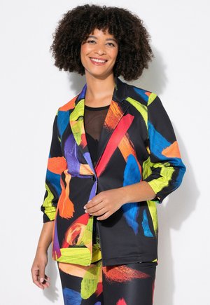 Blazer multicolore avec des motifs de traits de pinceau audacieux en rouge, bleu, vert et jaune sur un fond noir ; tissu doux, revers cranté.