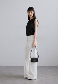 Victoria Beckham BBUCKLE NANO - Τσάντα χιαστί - black