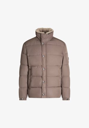 Braune gepolsterte Jacke mit hohem Kragen, ausgestattet mit silbernen Knöpfen und einem weichen, strukturierten Innenfutter. Gestepptes Design mit Seitentaschen.