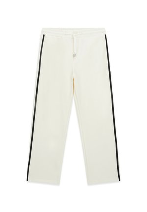 Pantalones de color crema con corte recto, cintura elástica con cordón y rayas verticales negras a lo largo de los lados exteriores de las piernas.