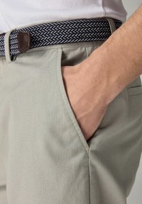 Next BELTED - REGULAR FIT - Shorts - sage green