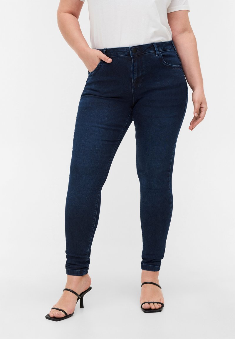 Zizzi - SUPER SLIM AMY JEANS MIT HOHER TAILLE - Jeans Skinny Fit - dark blue, Ingrandire