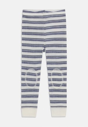 Pantalones largos infantiles con rayas horizontales azules y blancas y refuerzos ovalados en las rodillas, extendidos planos sobre un fondo blanco.