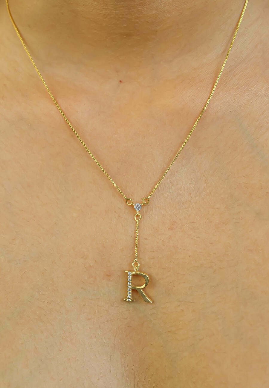HIJONES Damen Halskette Mit Seitlichem Initial – Edelstahl, Choker, Alphabet Anhänger, 45 Cm, Mit Zirkonia, Hypoallergen