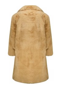 Abrigo de piel sintética marrón claro con un cuello ancho y mangas de tres cuartos. Textura suave, largo hasta la rodilla con un corte recto, sin cierres visibles.