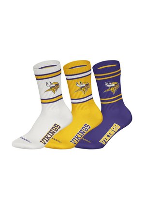 Drei Paar Sportsocken in Weiß, Gelb und Lila mit Wikingerkopf-Logos und dem Schriftzug "VIKINGS" auf dem Fuß.