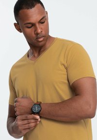 Ombre TSBS - Camiseta básica - mustard