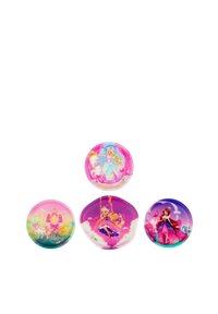 Set von vier runden Kunststofftellern mit bunten Cartoon-Grafiken von Prinzessinnen, auf Hintergründen in unterschiedlichen Rosa-, Lila- und Blautönen.