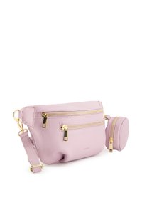Lyserød læder crossbody taske med to lynlåslommer og en aftagelig rund pung, med guldfarvet metal og en struktureret overflade.