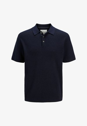 Tumesinine lühikeste varrukatega polosärk tekstureeritud kudumiskangast ja kolme nupuga kraega, valgel taustal eksponeeritud.