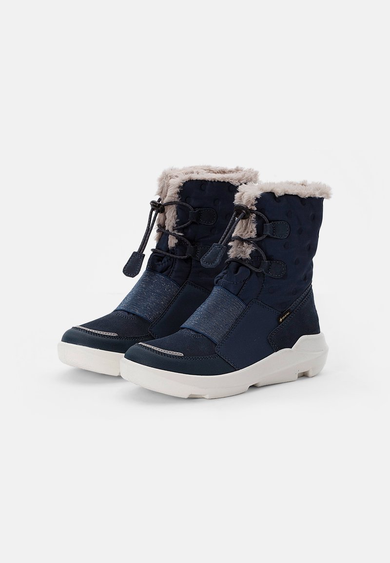 Bottes d'hiver bleu marine avec un rembourrage en fourrure, des lacets élastiques, des accents texturés et une semelle blanche rembourrée pour plus de confort.