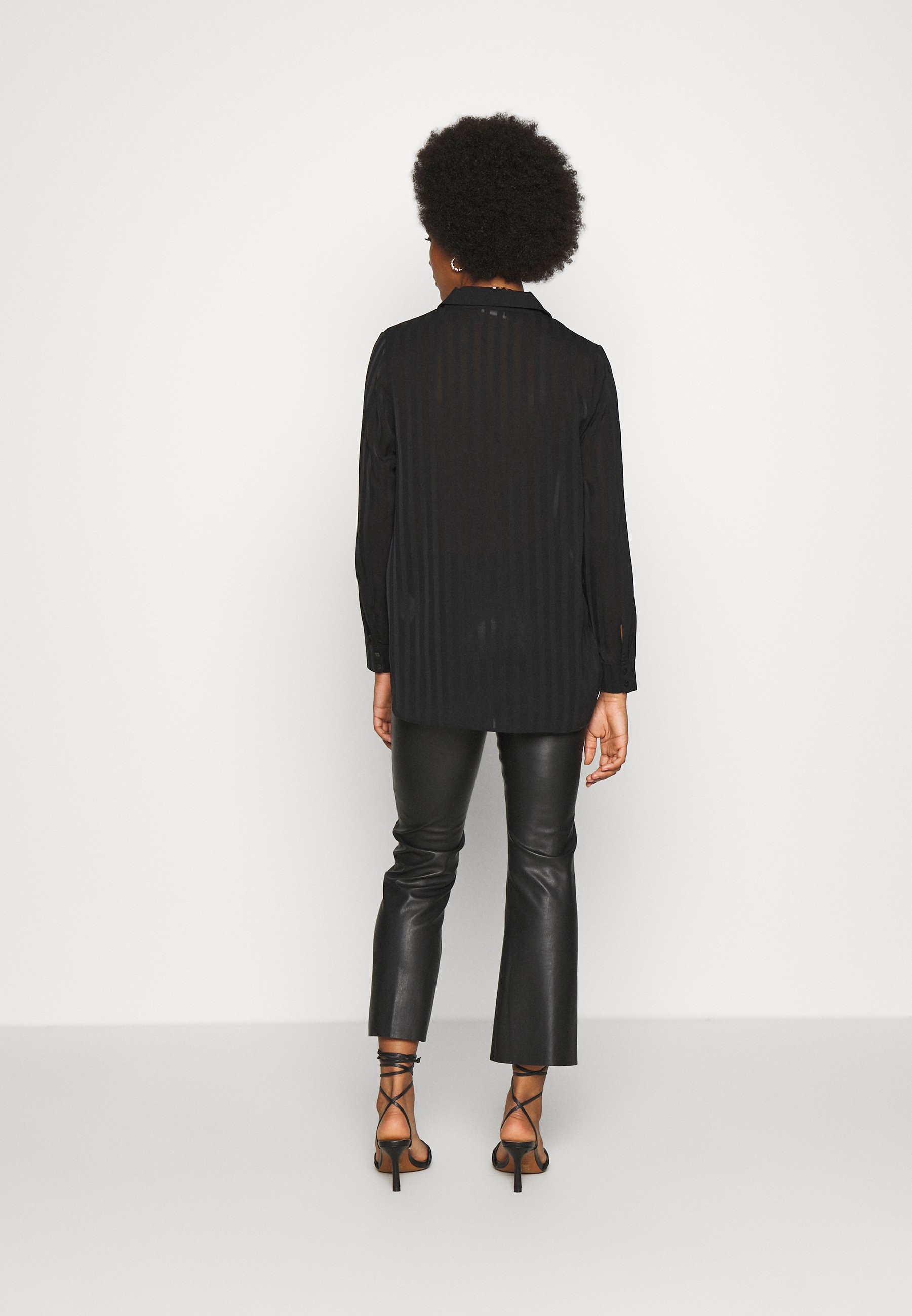 Vila VIKAMOLIA SHIRT Skjorte black Zalando.no Vila VIKAMOLIA SHIRT Skjorte cloud dancer Zalando.no