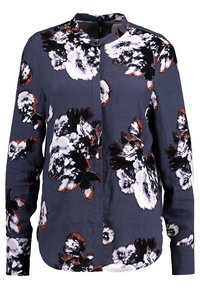 Camicia a bottoni floreale in tessuto blu navy con motivi di fiori bianchi e neri. Presenta un colletto arrotondato e maniche lunghe.