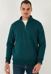 Unselected, evergreen