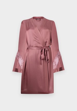 Vestaglia avvolgente in raso color rosa polveroso con maniche lunghe, inserti trasparenti con motivo vicino ai polsini e cintura in tessuto abbinato in vita.