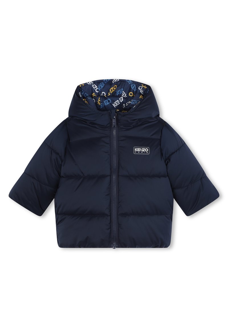 Marine pufferjack met een rits aan de voorkant, korte mouwen en een gevoerde capuchon met een blauw en geel logopatroon aan de binnenzijde.