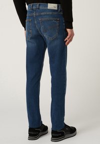 Harmont & Blaine 5 TK BASICO NARROW - Jeans a sigaretta - blu scuro